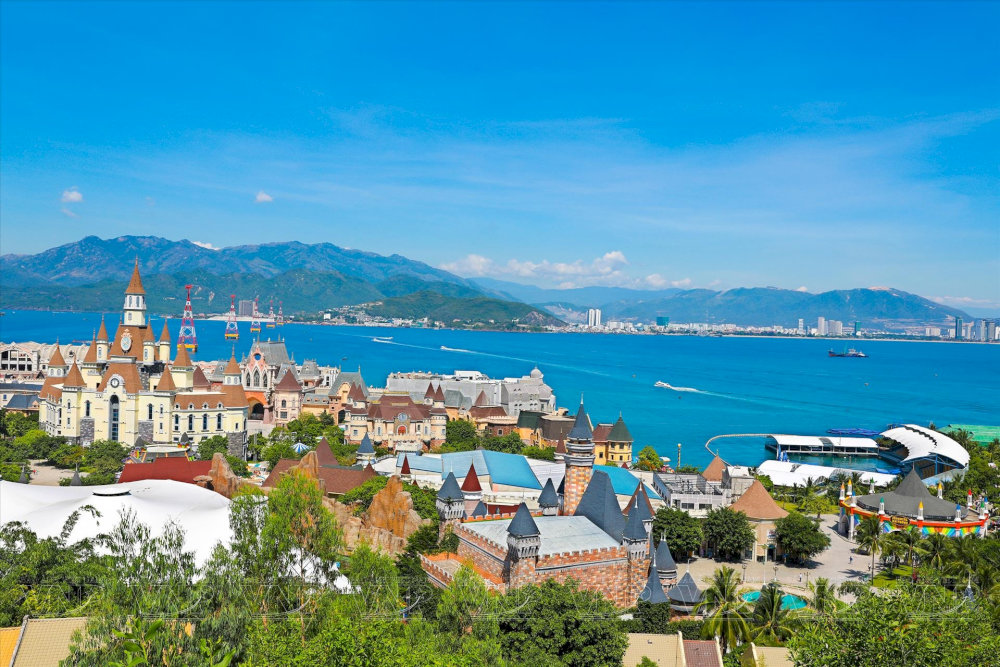 June, July, and August showcase the island's natural beauty with abundant sunshine, cool breezes, and crystal-clear waters perfect for swimming and water sports
